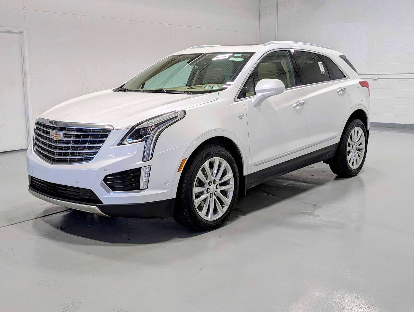 Used 2018 Cadillac XT5 Platinum w/ Driver Assist Package AWD/4WD image 1