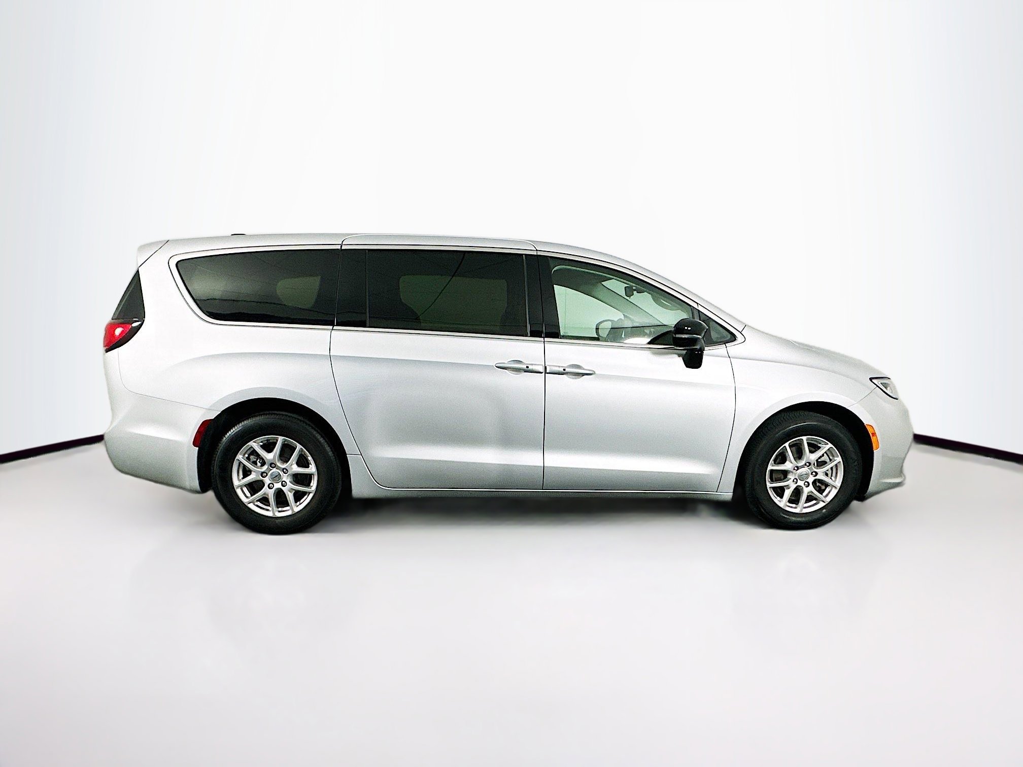 Used 2024 Chrysler Pacifica Touring-L image 10