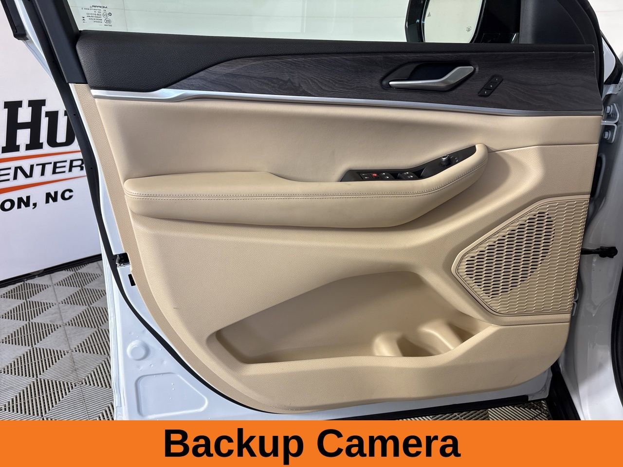 Used 2024 Jeep Grand Cherokee L Limited w/ Luxury Tech Group II image 8