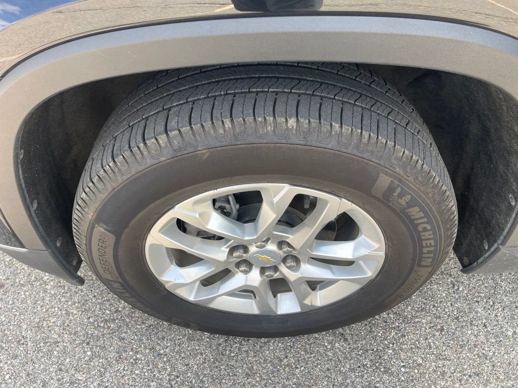 Used 2021 Chevrolet Traverse LT FWD image 22