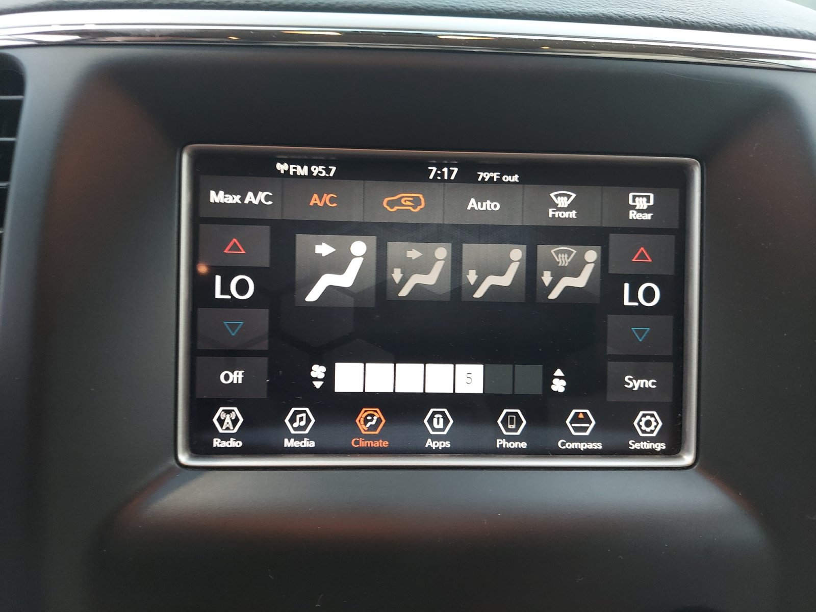 Used 2019 Jeep Grand Cherokee Laredo AWD/4WD image 18