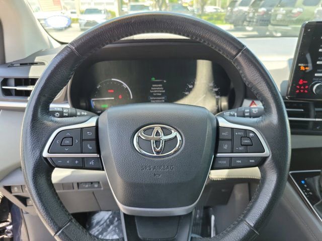 Used 2024 Toyota Sienna XLE FWD image 20
