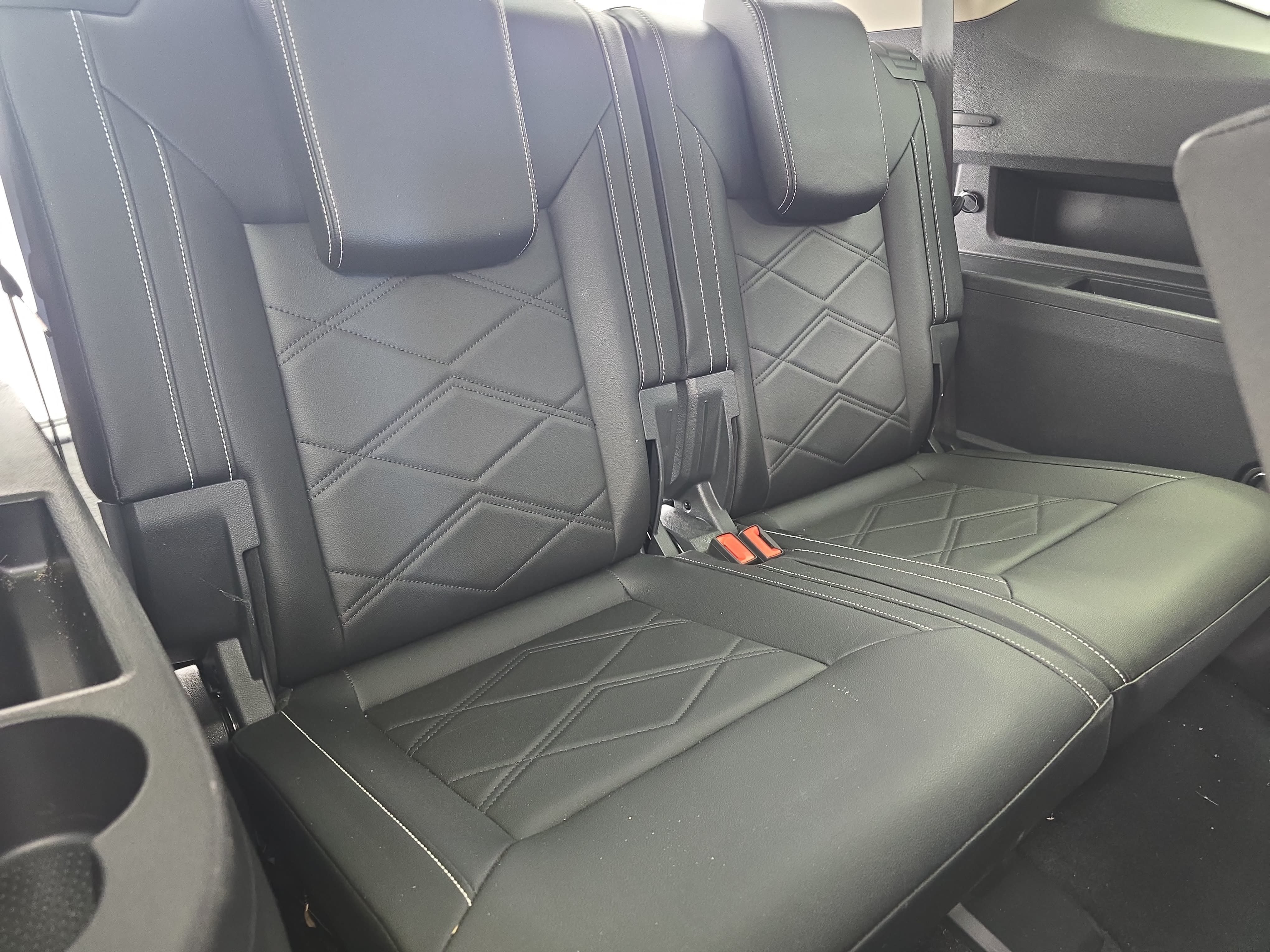 Used 2025 Volkswagen Atlas SE FWD image 12
