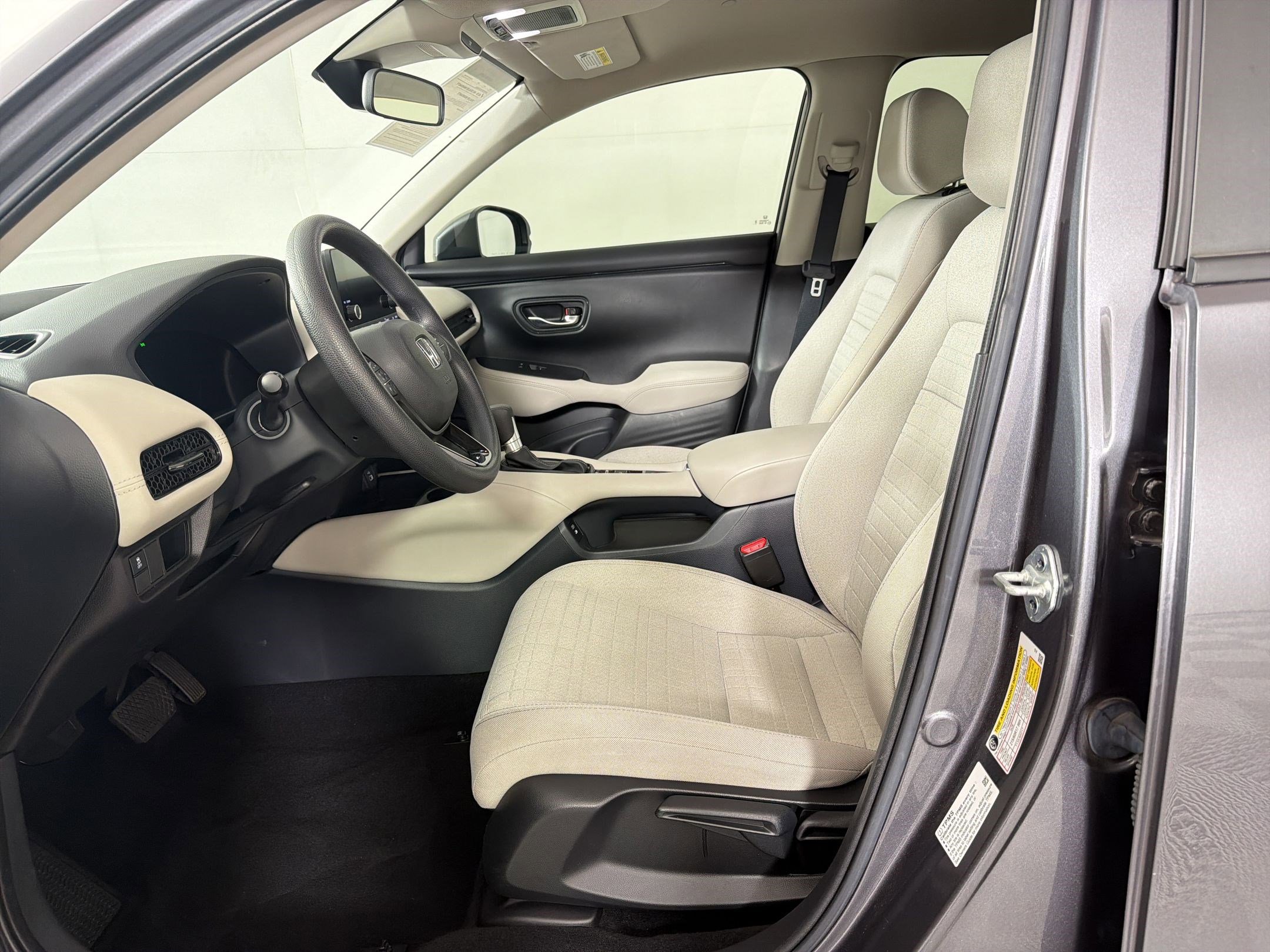 Certified 2025 Honda HR-V LX image 5