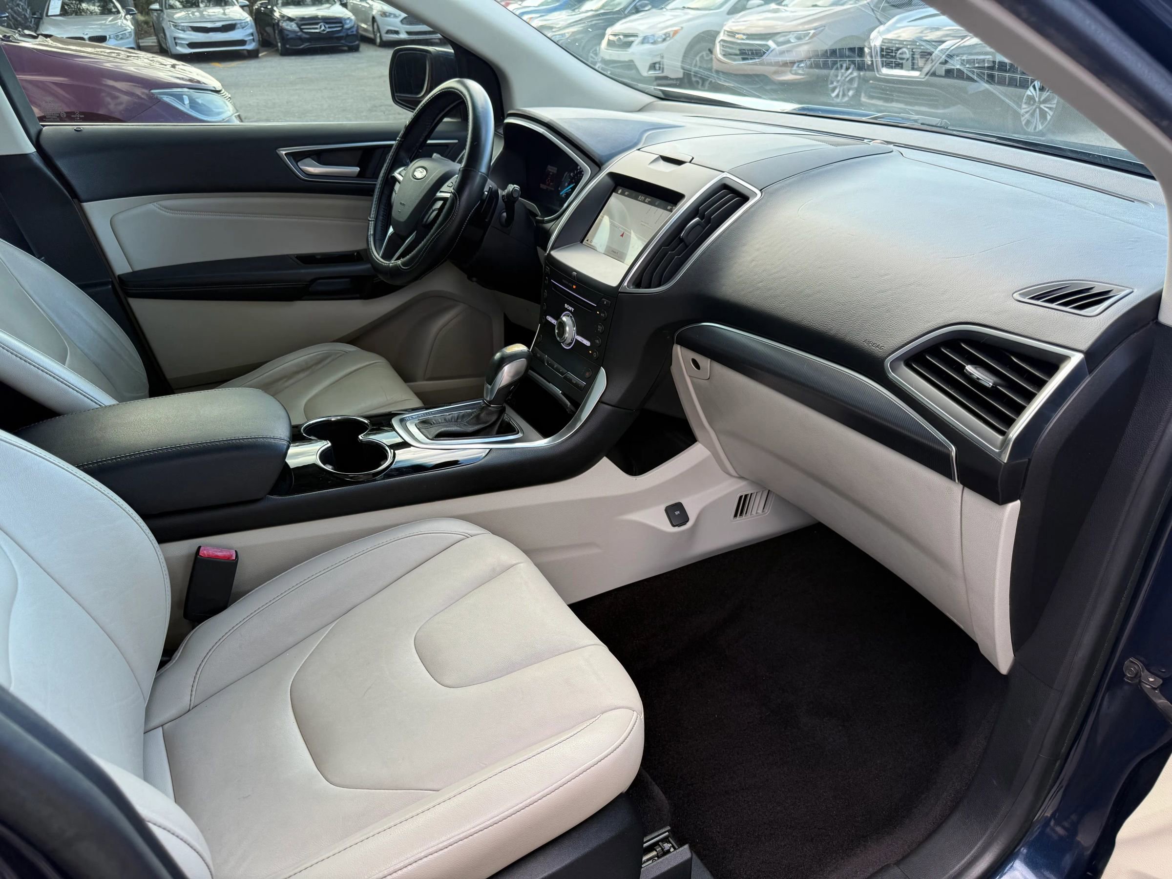 Used 2017 Ford Edge Titanium w/ Technology Package AWD/4WD image 18