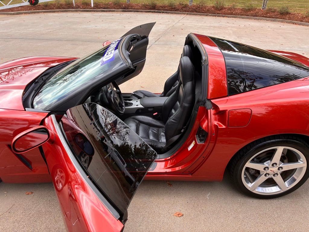 Used 2005 Chevrolet Corvette Coupe w/ Preferred Equipment Group RWD image 14
