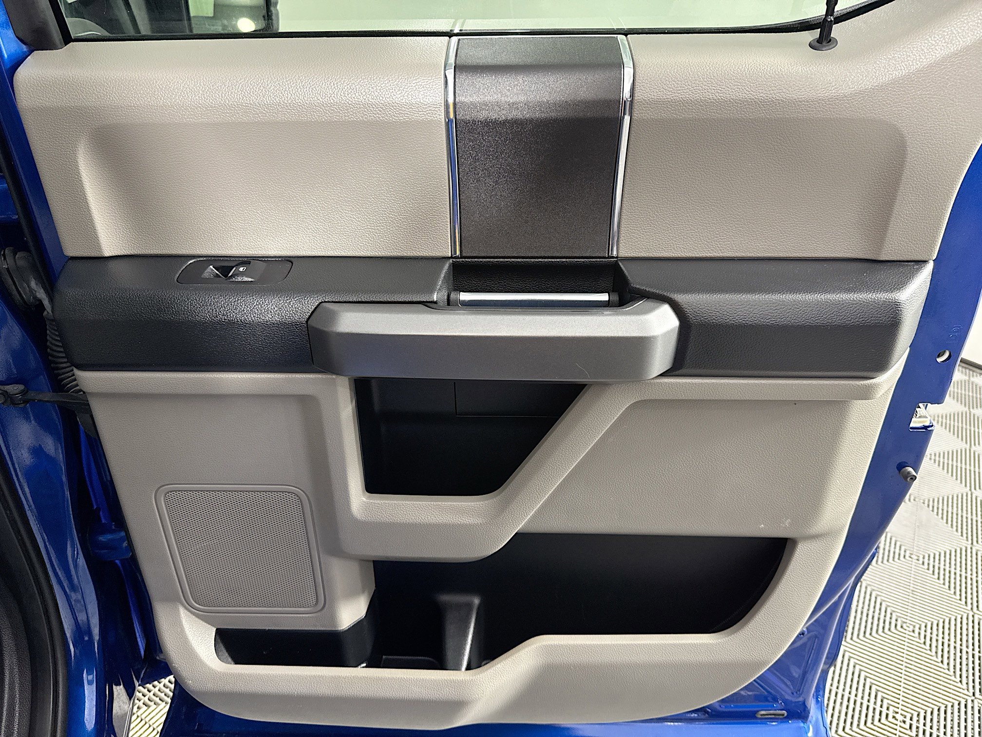 Used 2017 Ford F150 XLT image 24