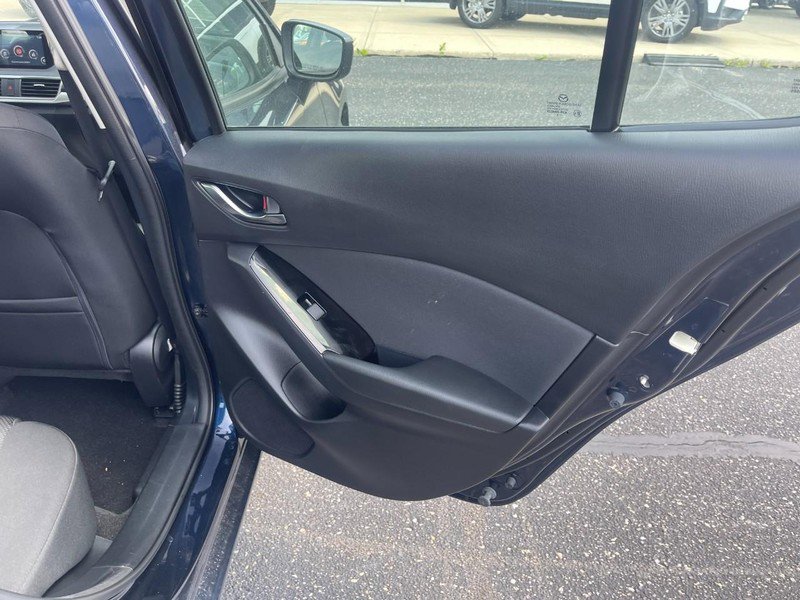 Used 2018 MAZDA MAZDA3 Sport FWD image 9