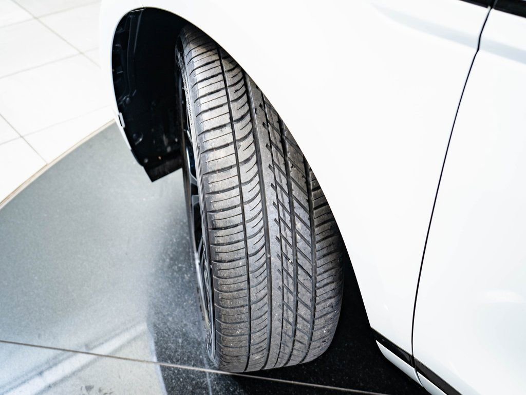 Used 2023 Land Rover Range Rover Evoque R-Dynamic SE image 41