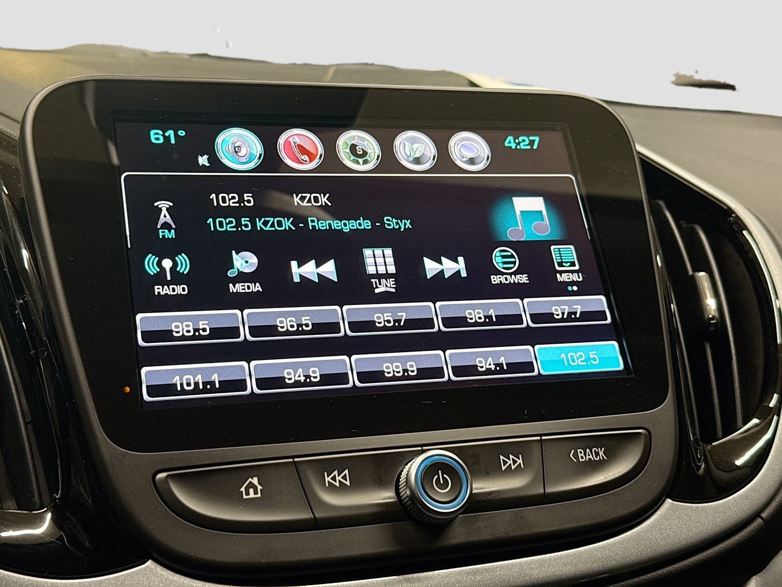 Used 2017 Chevrolet Volt LT FWD image 17