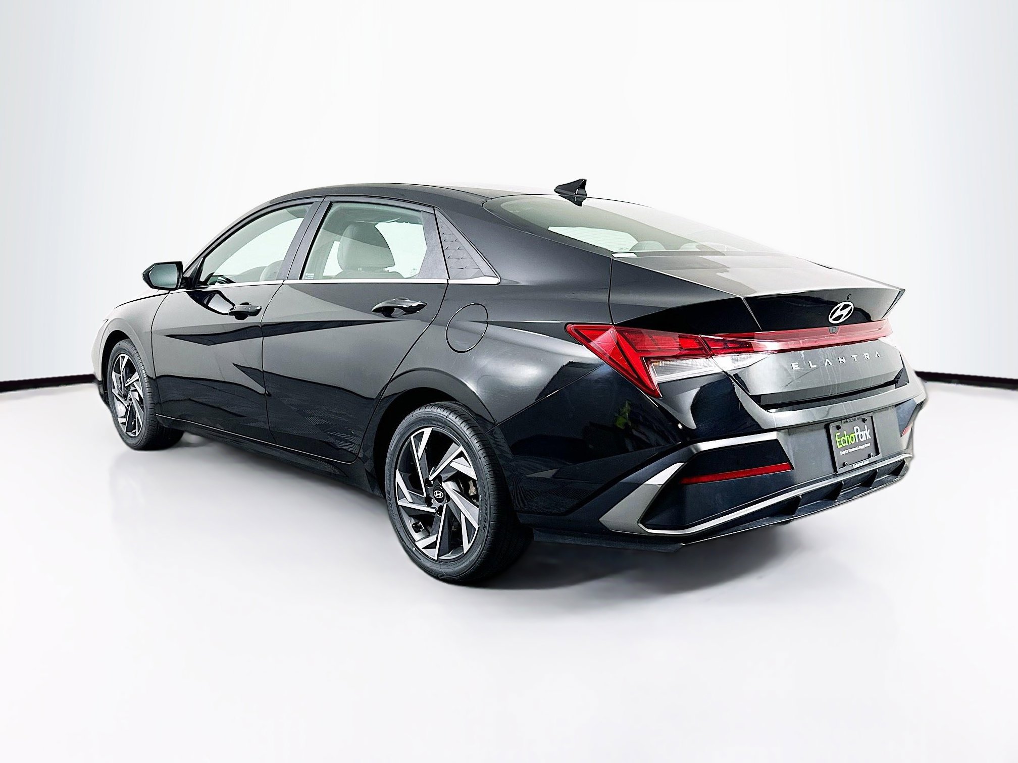 Used 2025 Hyundai Elantra SEL FWD image 5