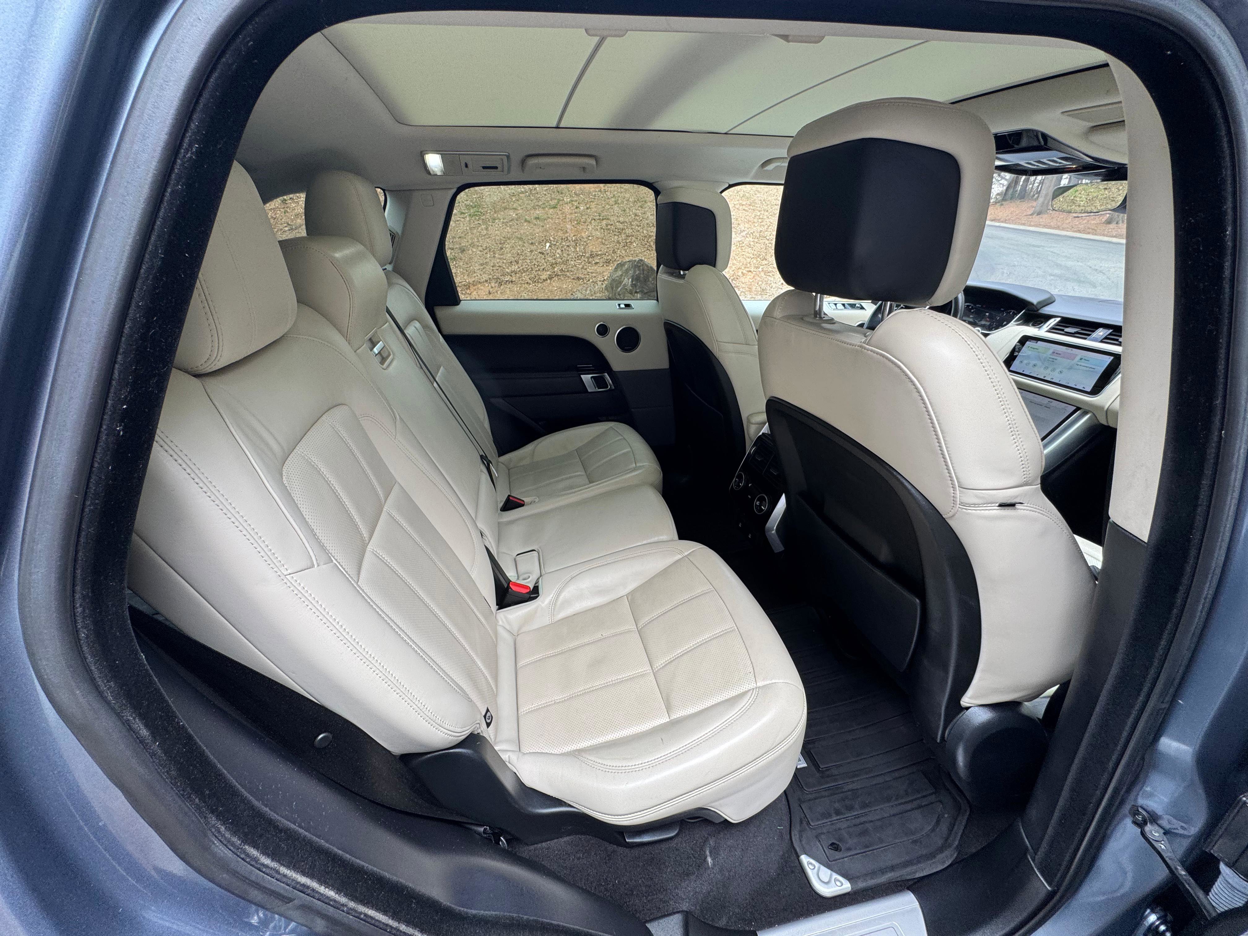 Used 2019 Land Rover Range Rover Sport HSE AWD/4WD image 32