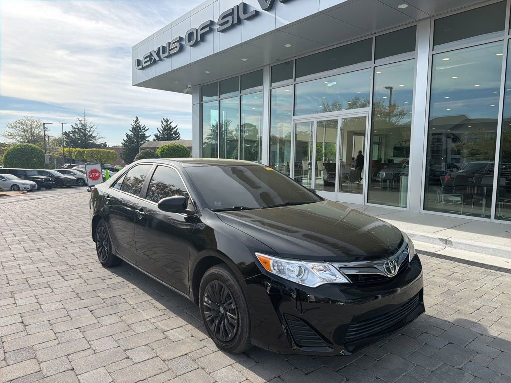 Used 2014 Toyota Camry LE FWD image 3