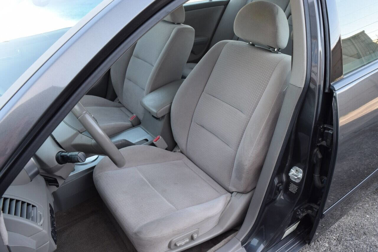 Used 2005 Nissan Maxima 3.5 SE image 17