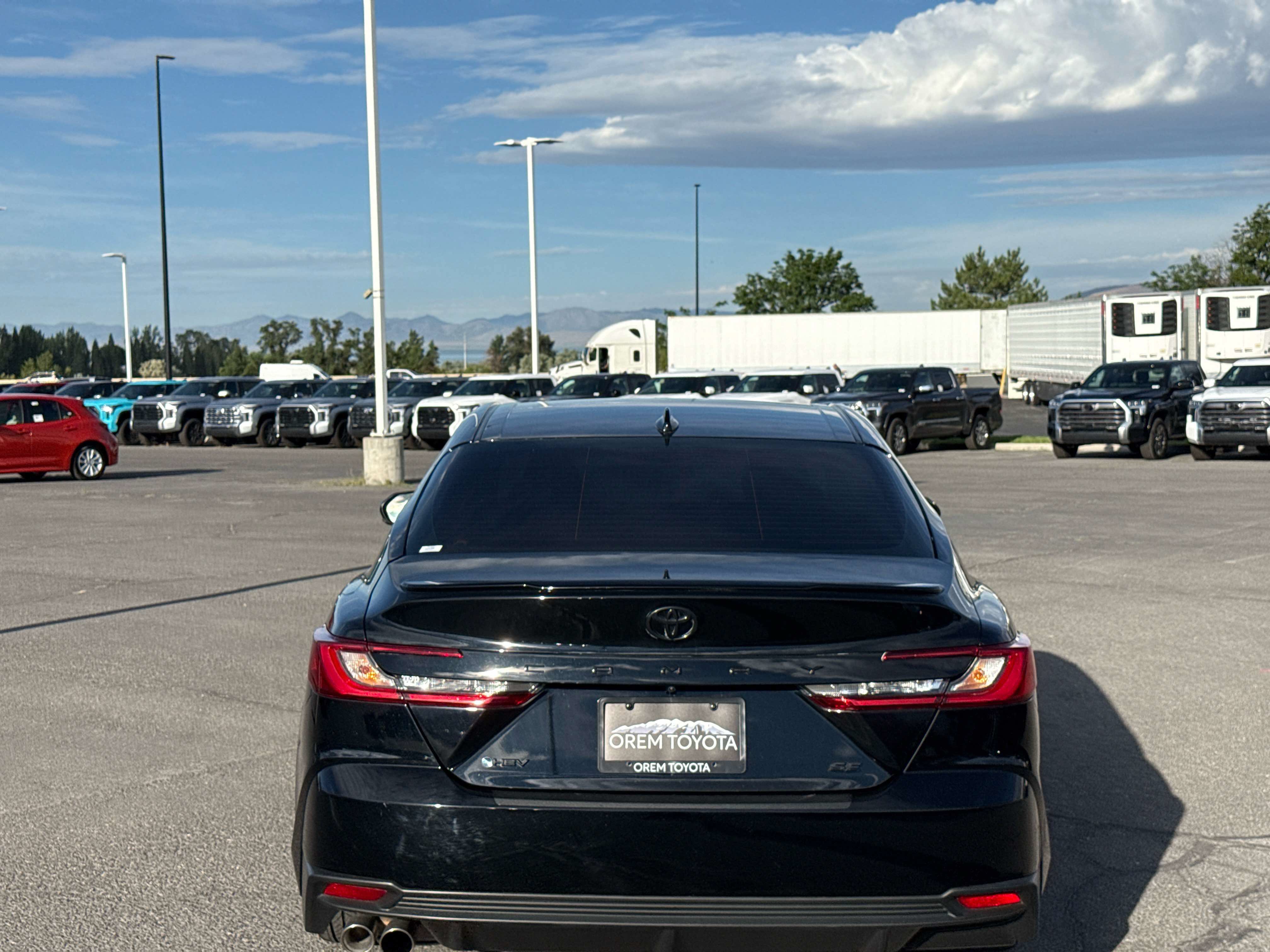 Used 2025 Toyota Camry SE FWD image 4