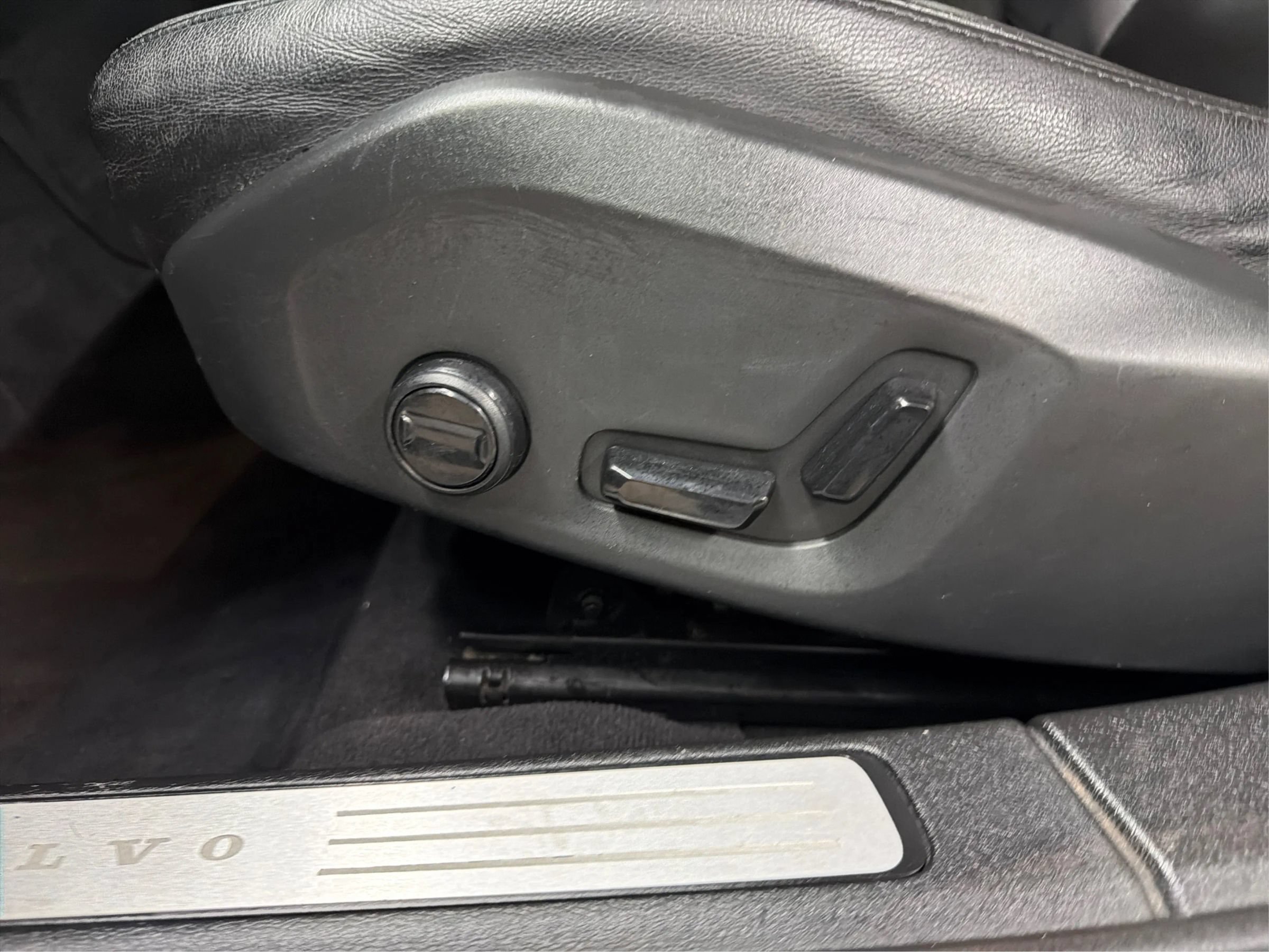 Used 2019 Volvo S60 T5 Momentum w/ Multimedia Package FWD image 34