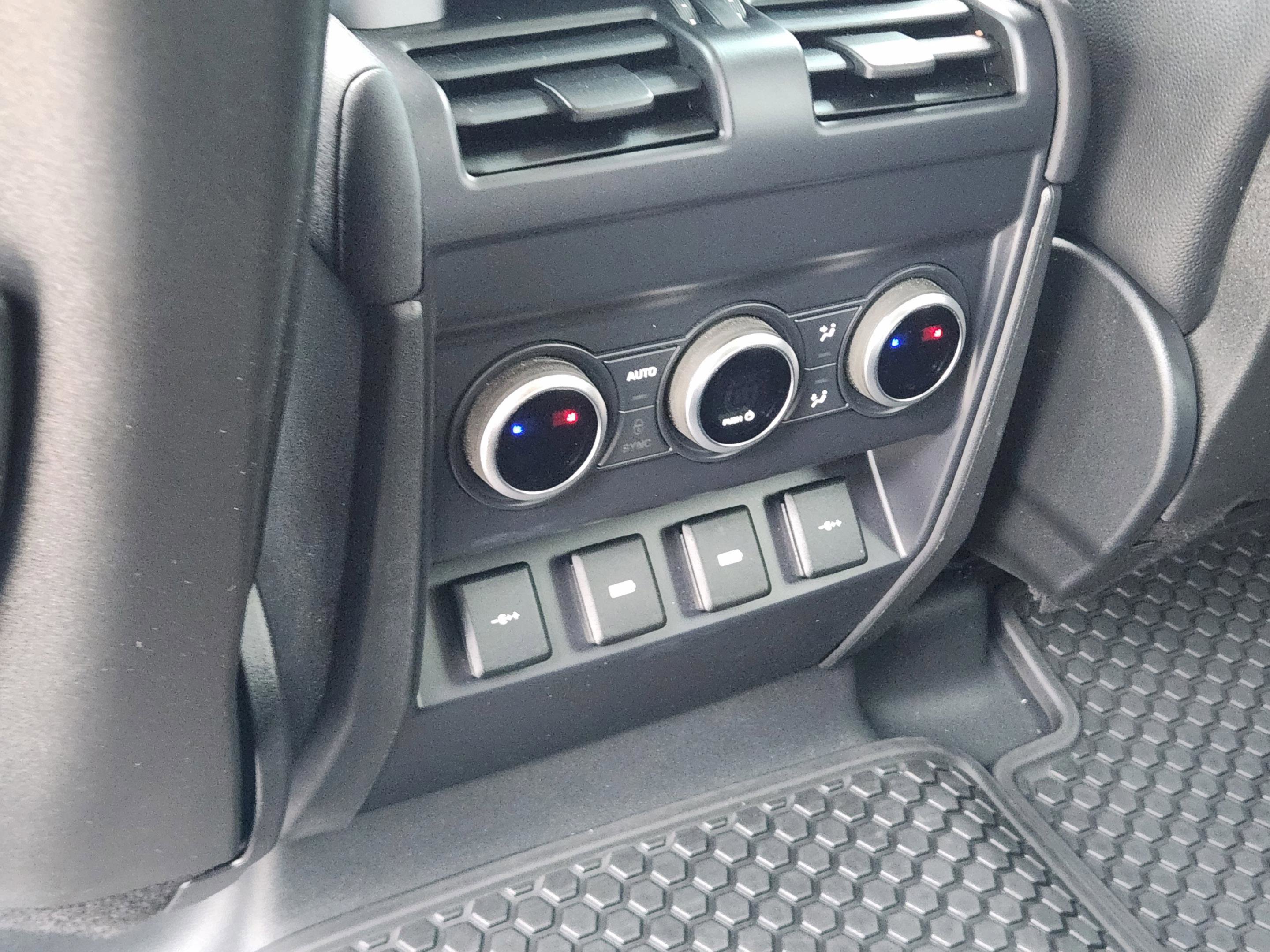 Used 2020 Land Rover Defender 110 First Edition AWD/4WD image 30