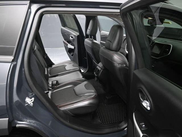 Used 2017 Jeep Cherokee Trailhawk w/ Comfort/Convenience Group image 34