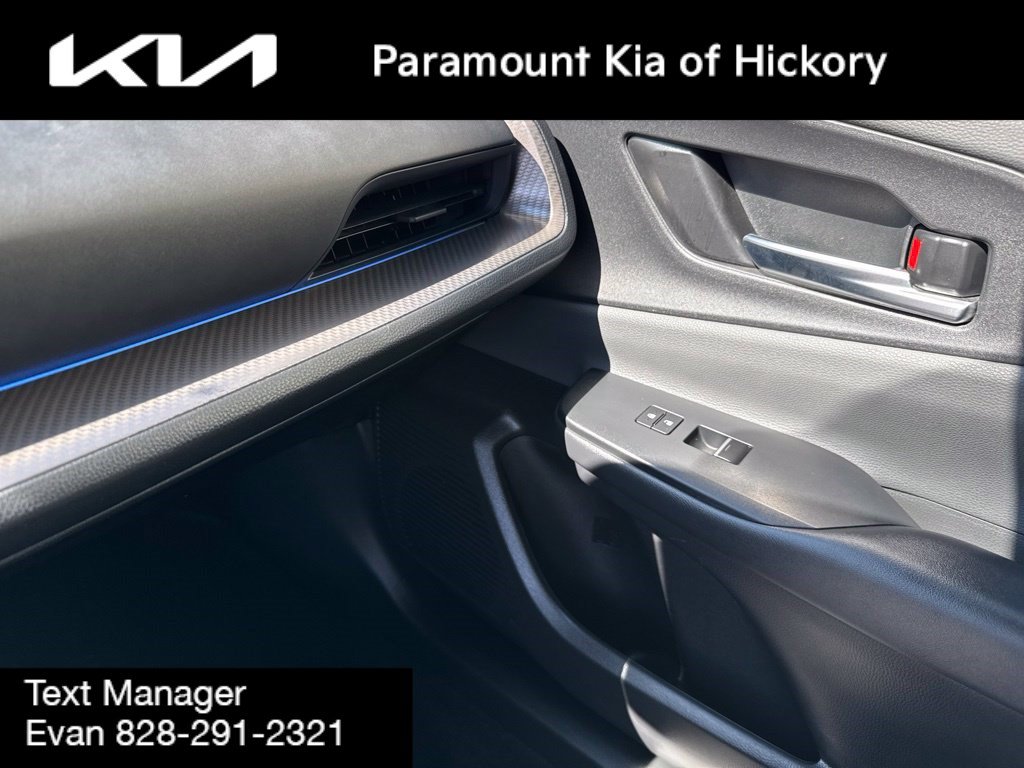 Used 2025 Toyota Prius XLE FWD image 24