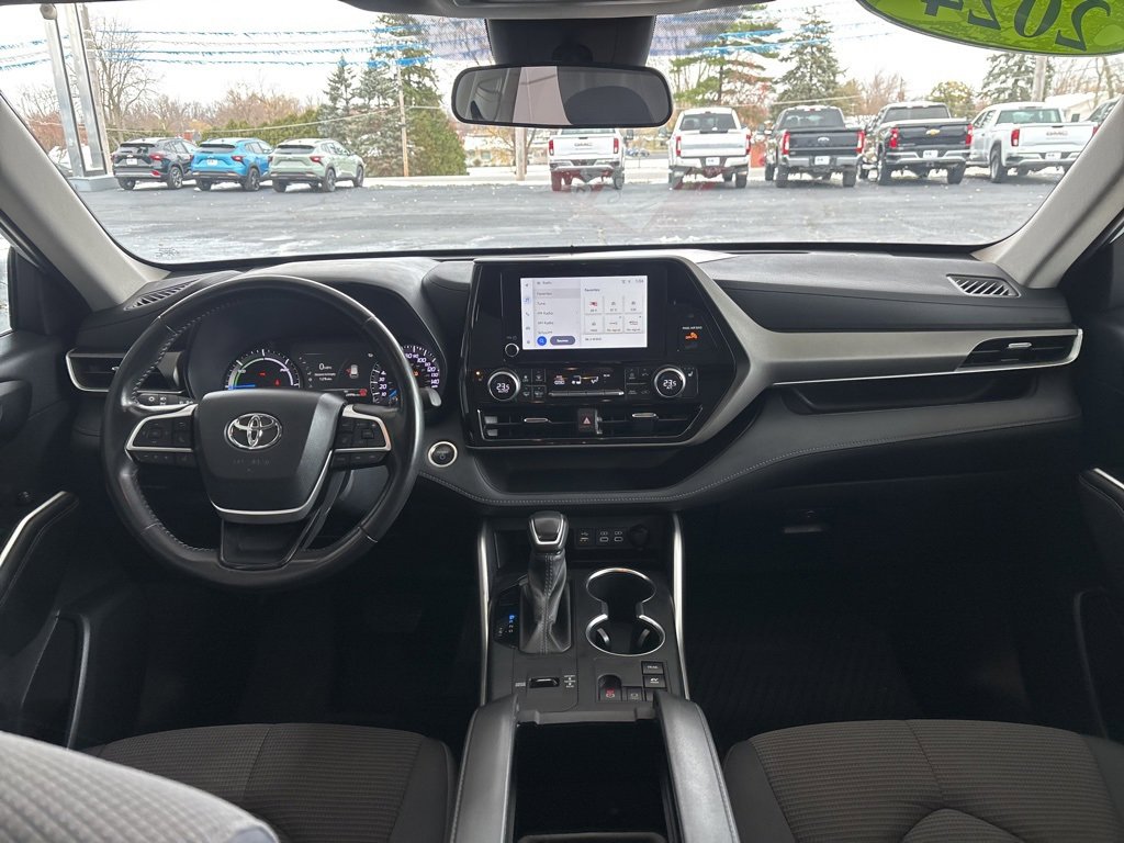 Used 2024 Toyota Highlander LE image 23