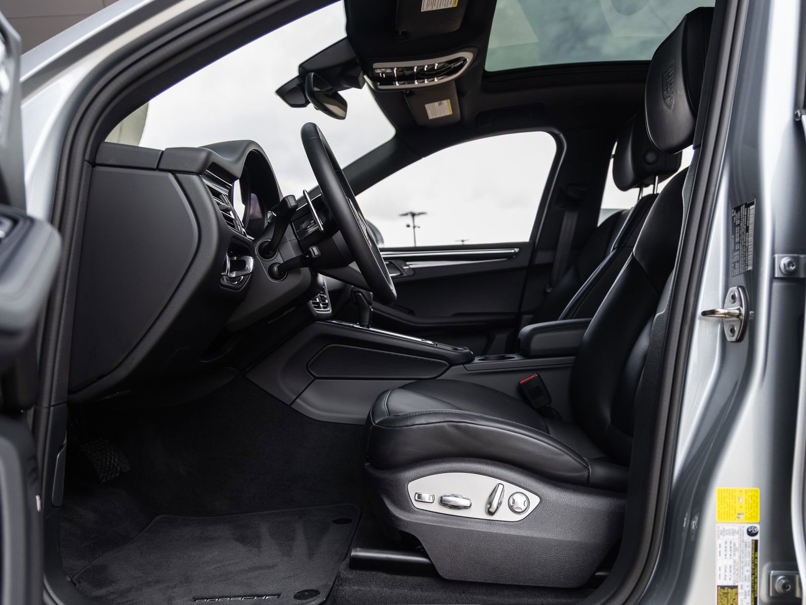 Used 2026 Porsche Macan image 24