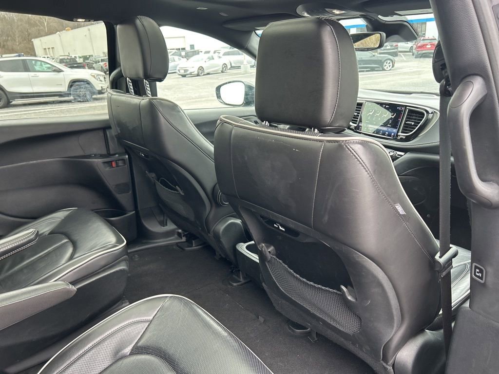 Used 2024 Chrysler Pacifica Premium image 43
