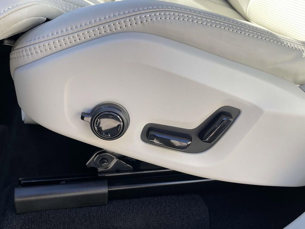 New 2026 Volvo XC90 B6 Ultra w/ Protection Package image 7