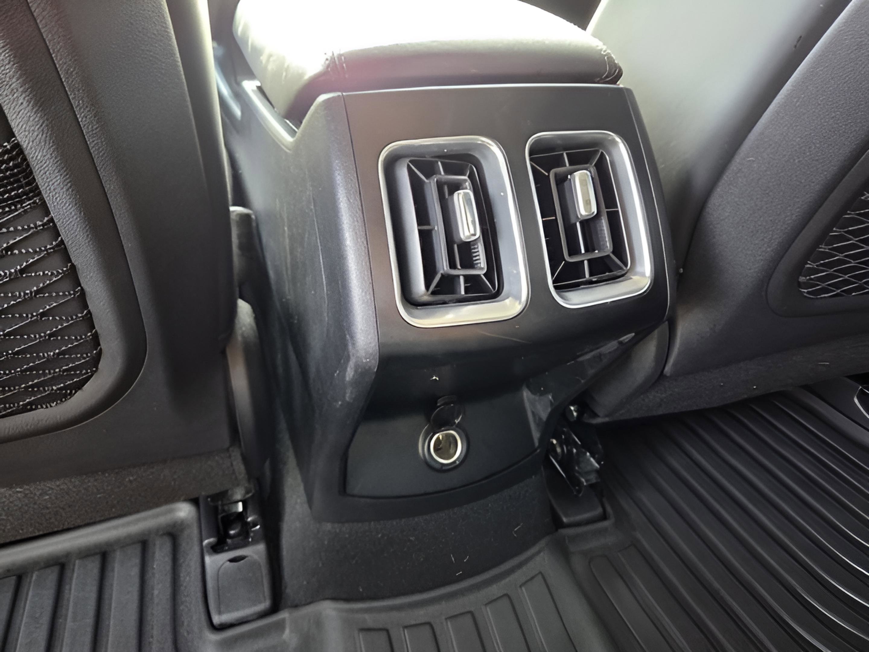 Used 2025 Kia Sorento EX image 12