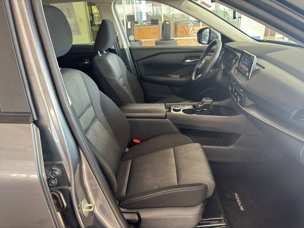 Used 2024 Nissan Rogue SV image 17