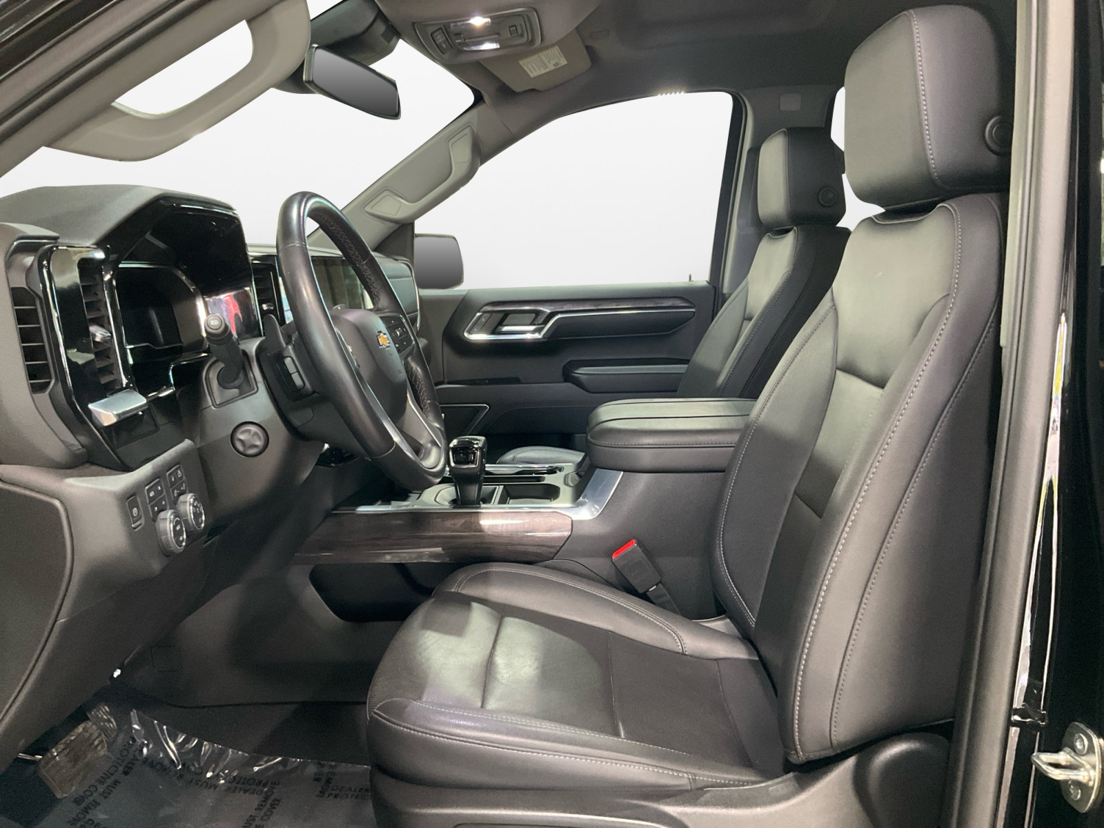 Used 2023 Chevrolet Silverado 1500 LTZ AWD/4WD image 10