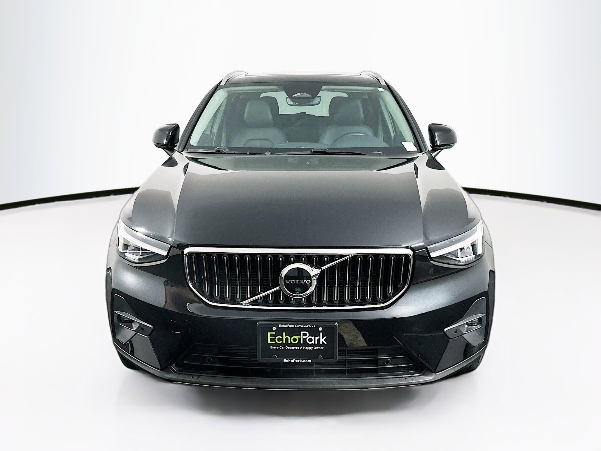 Used 2025 Volvo XC40 B5 Plus image 2