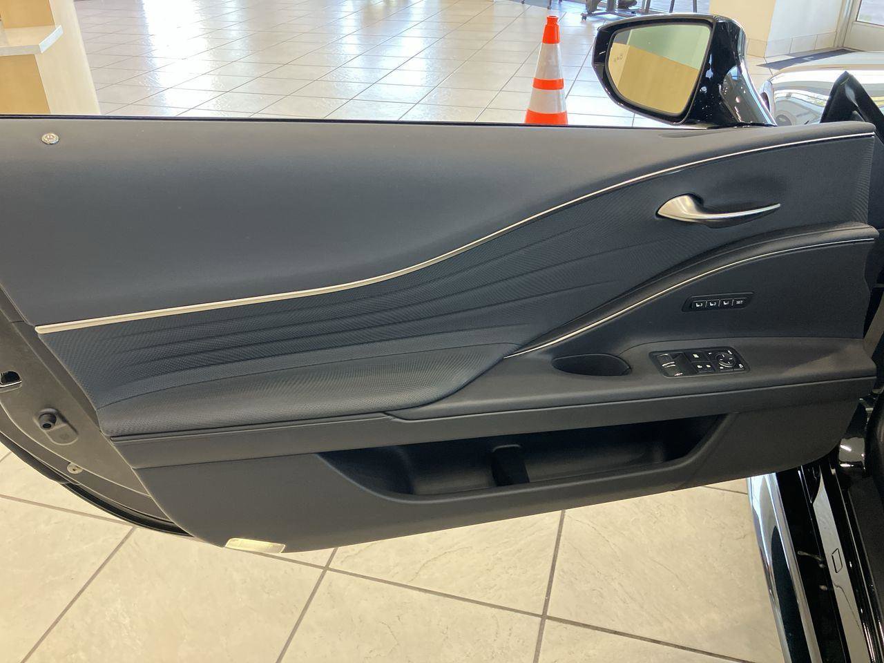 Used 2025 Lexus LC 500 Convertible w/ Touring Package image 15