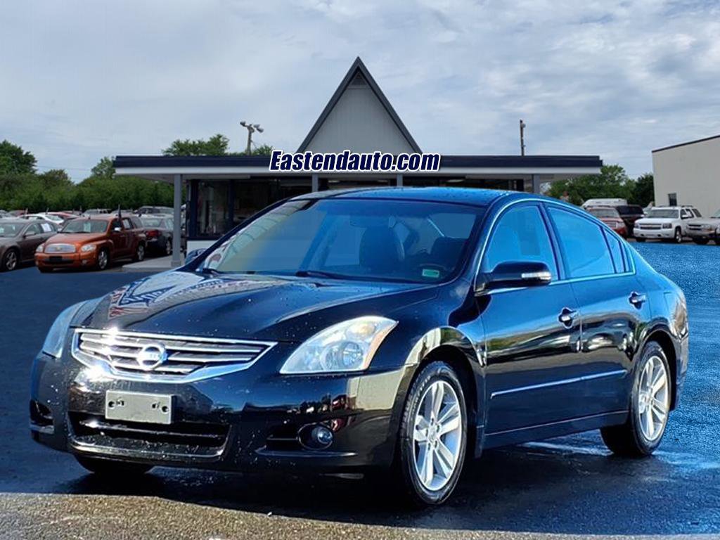 Used 2012 Nissan Altima 3.5 SR w/ Sport Pkg FWD image 1