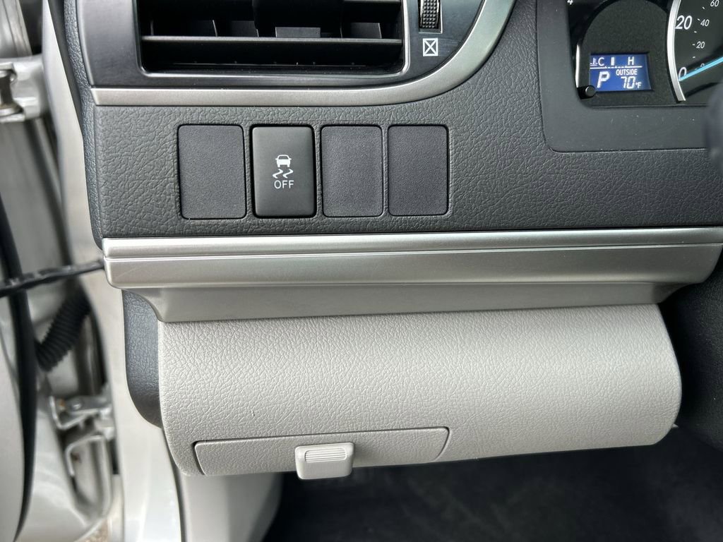 Used 2012 Toyota Camry LE FWD image 17