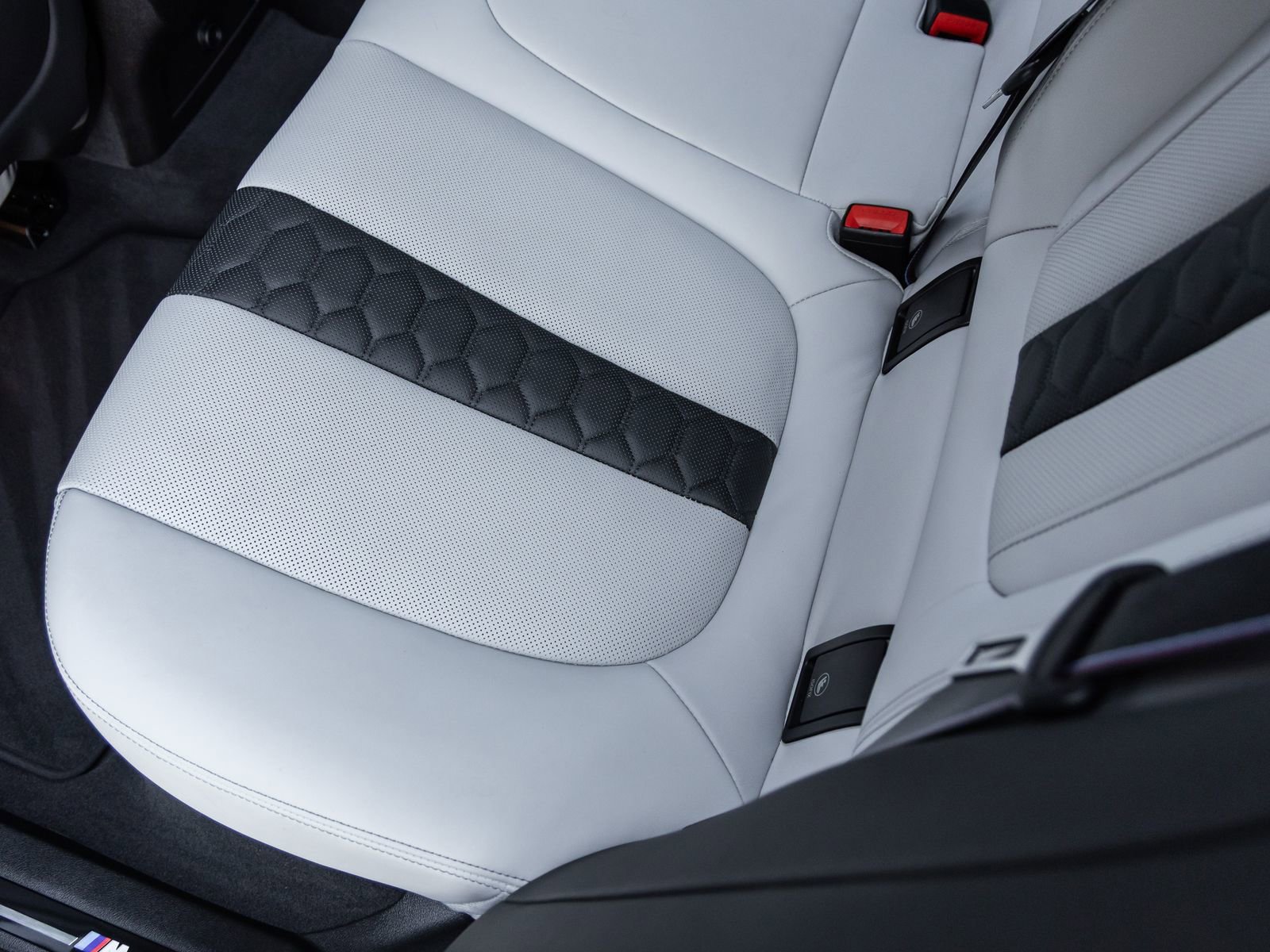 Used 2025 BMW X6 M Competition w/ Executive Package image 36