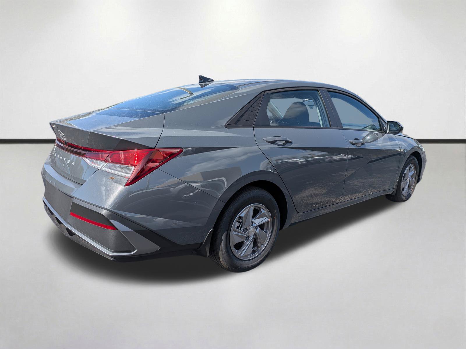 New 2026 Hyundai Elantra SE FWD image 4