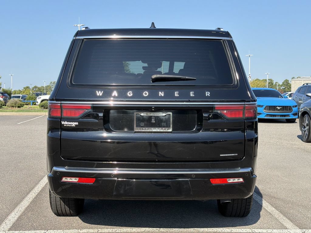 Used 2024 Jeep Wagoneer Series II w/ Flexible Seating Group RWD image 4