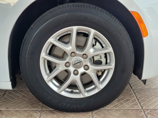 Used 2024 Chrysler Voyager LX image 5