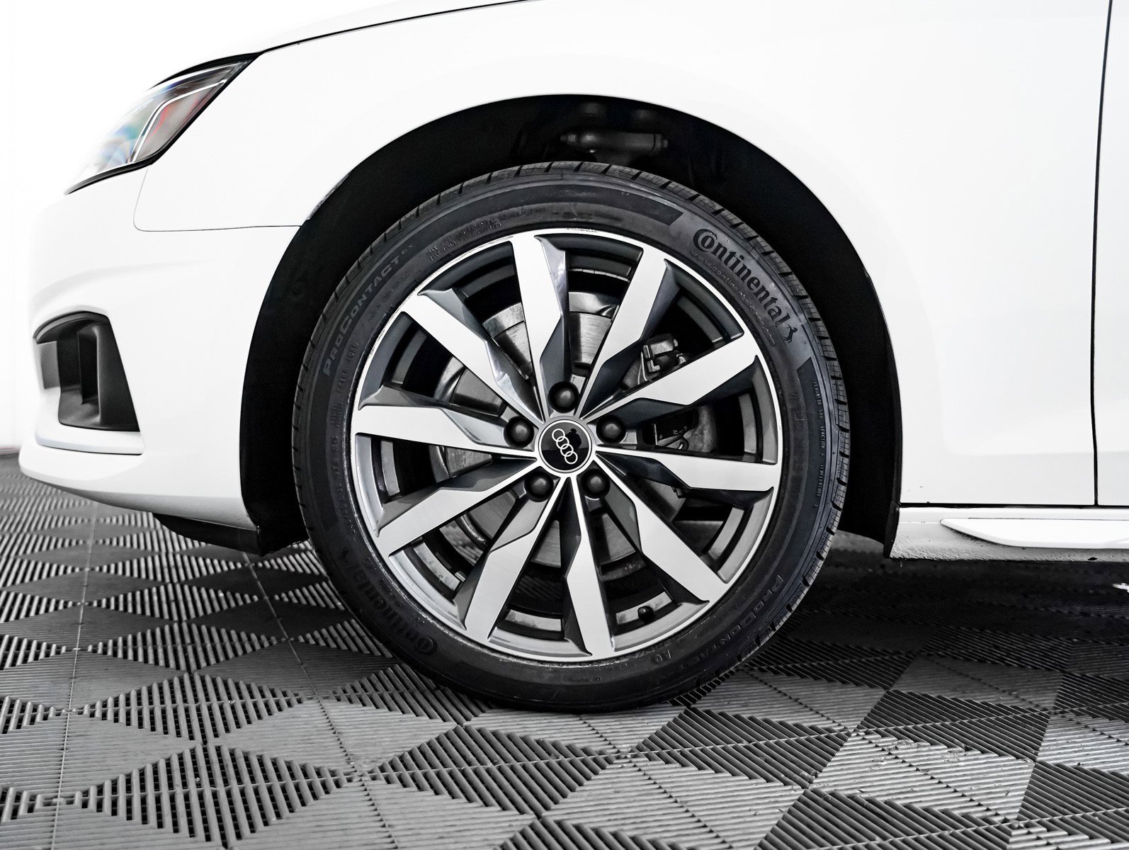 Used 2022 Audi A4 2.0T Premium w/ 18" Wheel Package image 6