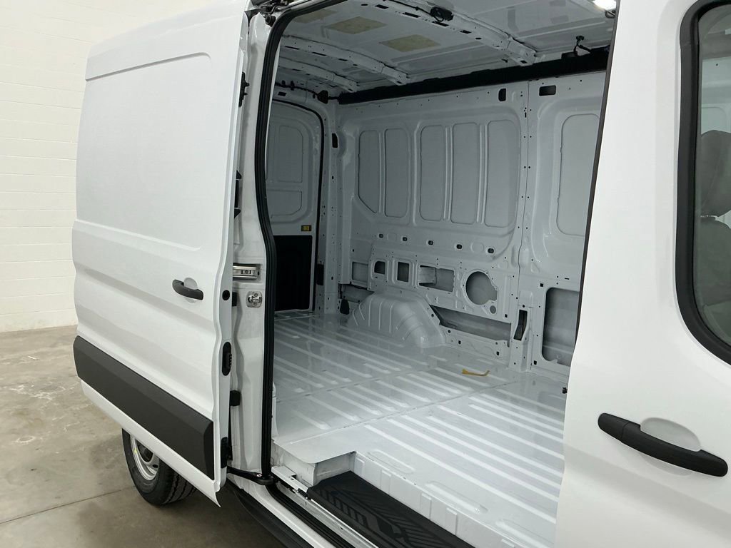 New 2026 Ford Transit 250 148 Medium Roof RWD image 22