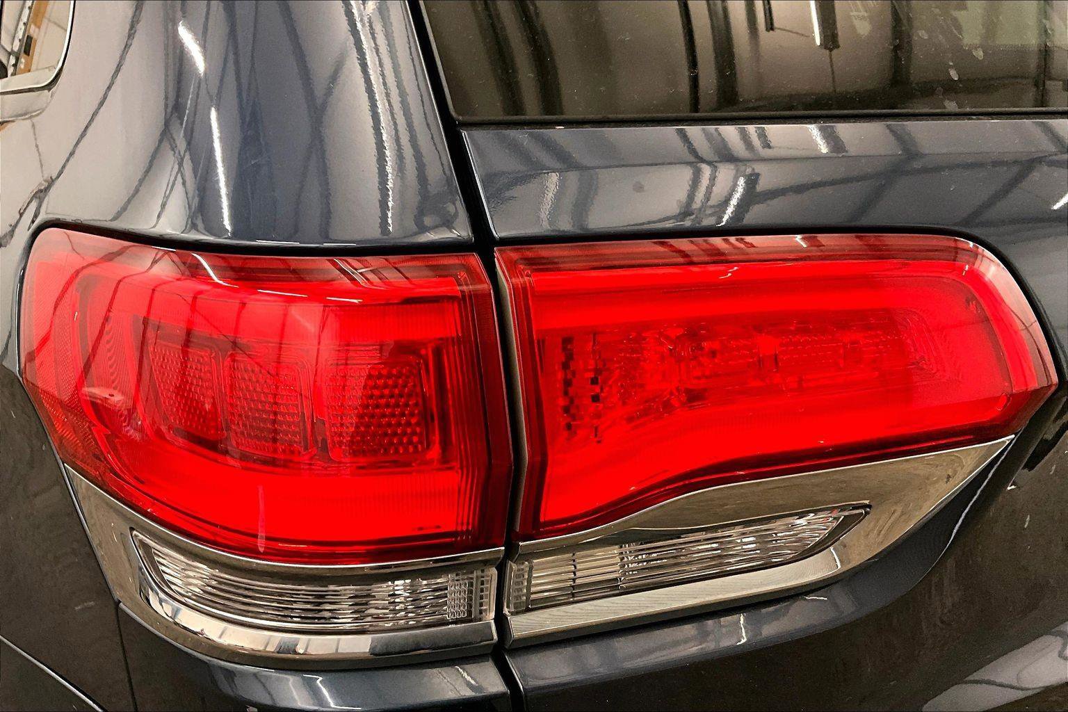 Used 2019 Jeep Grand Cherokee Limited image 28