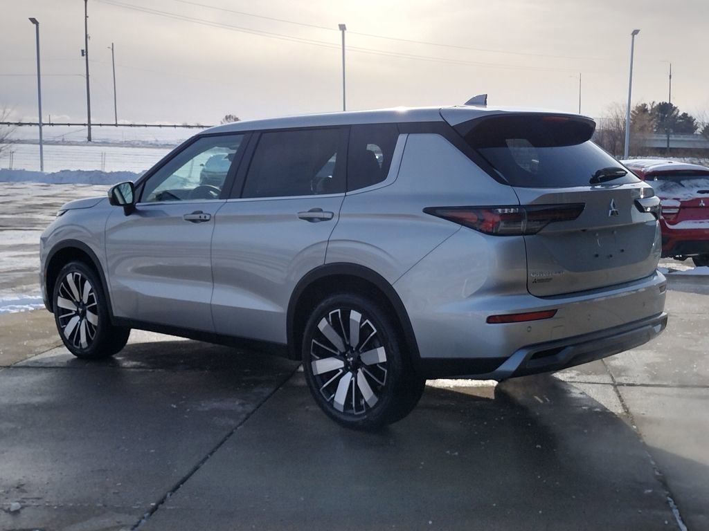 New 2026 Mitsubishi Outlander SE image 18