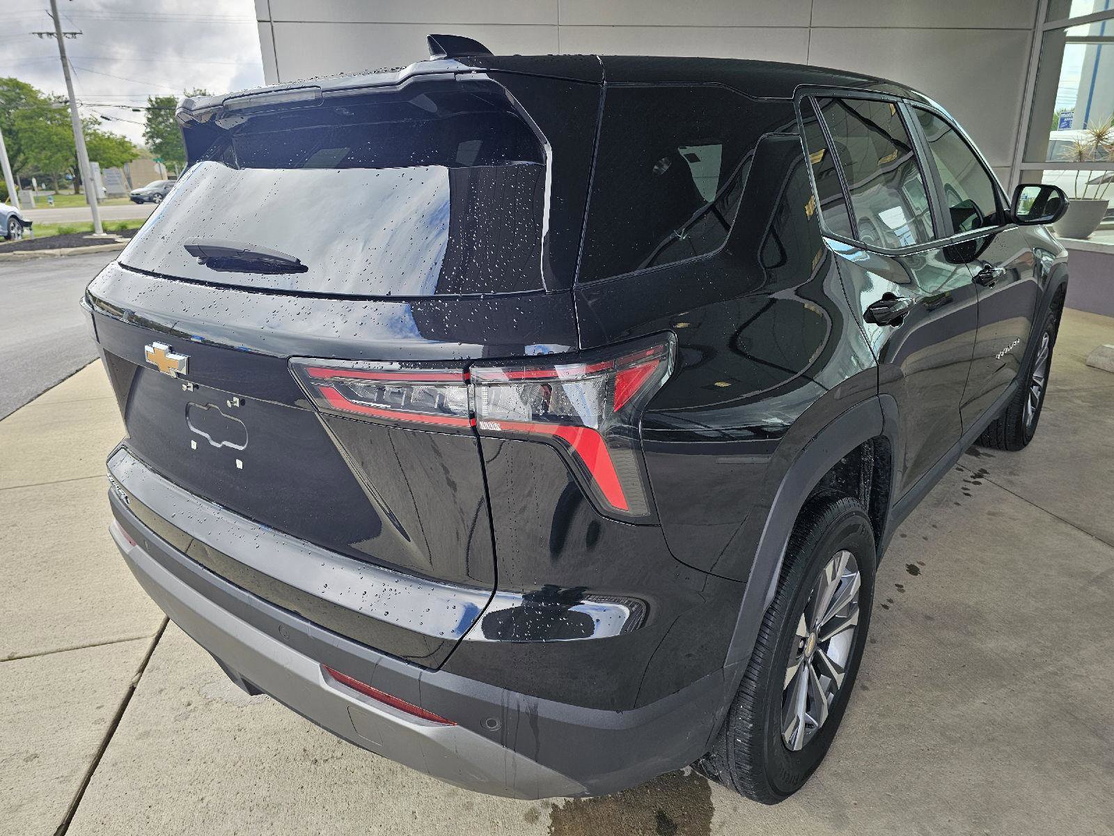 Used 2026 Chevrolet Equinox LT w/ Convenience Package II FWD image 5