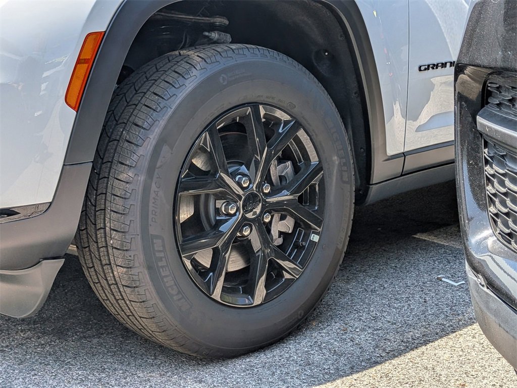 Used 2025 Jeep Grand Cherokee L Altitude image 29