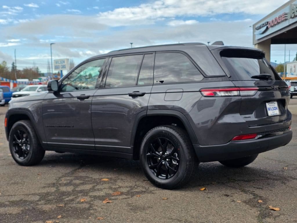 New 2025 Jeep Grand Cherokee Altitude AWD/4WD image 36
