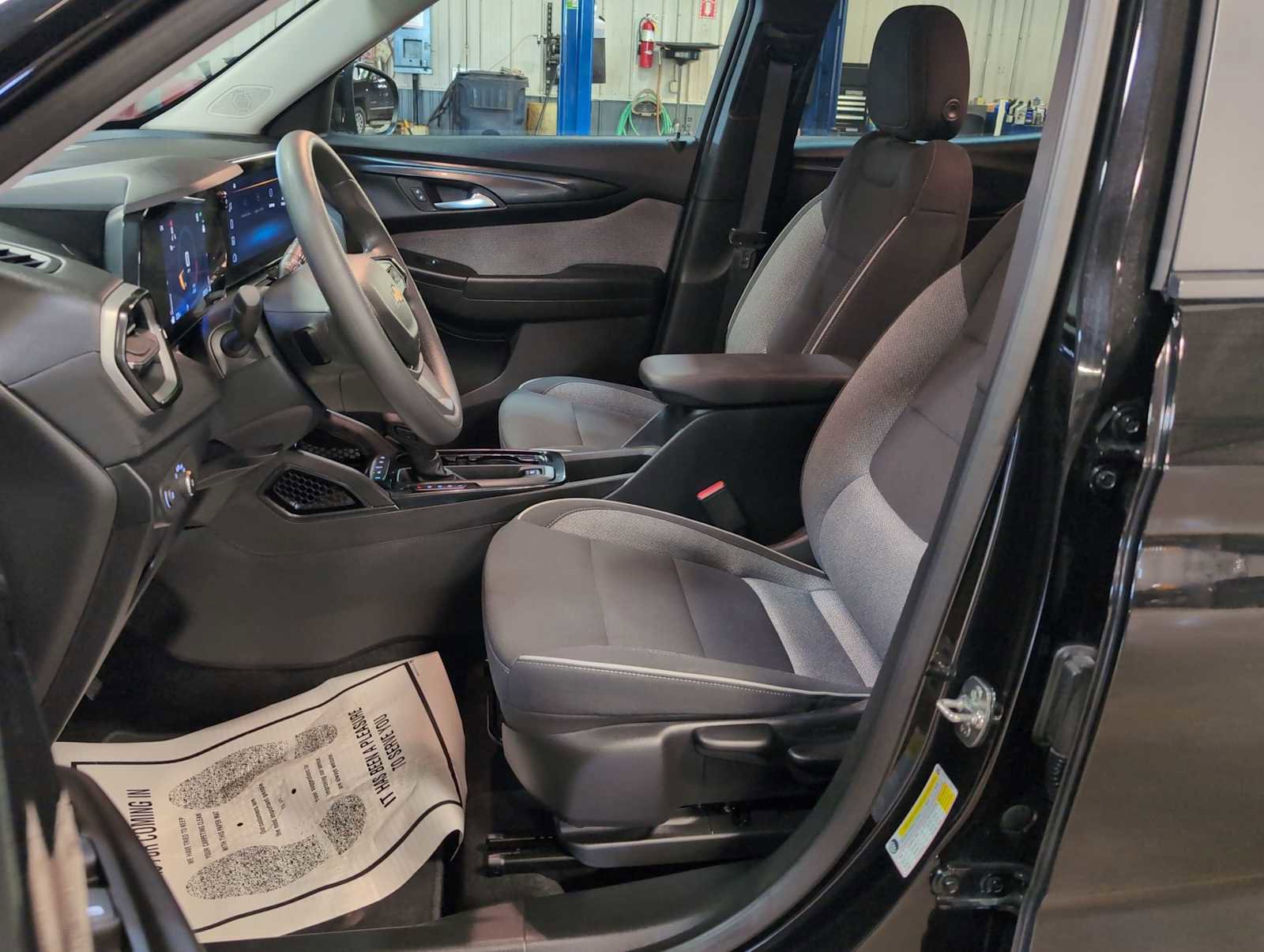 Used 2025 Chevrolet TrailBlazer LT FWD image 18