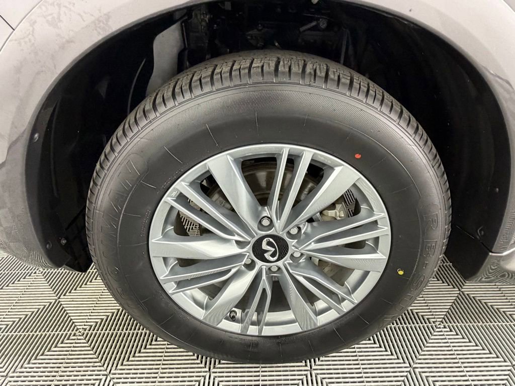 Used 2024 INFINITI QX80 Luxe image 12