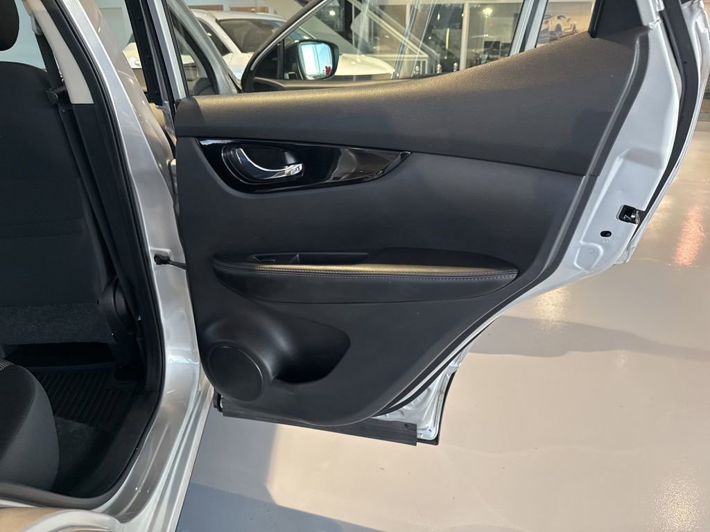 Used 2022 Nissan Rogue Sport SV image 30