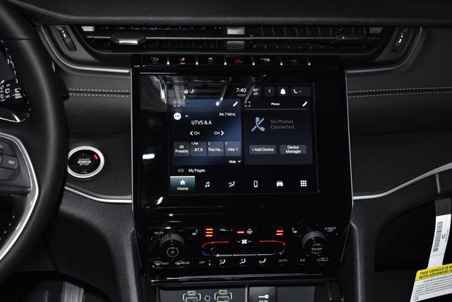 New 2025 Jeep Grand Cherokee Altitude image 16