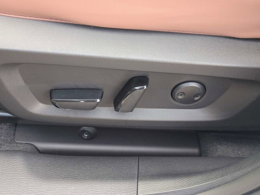 New 2026 Mitsubishi Outlander SEL image 21